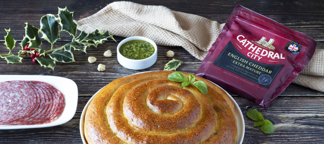 Focaccia Arrotolata con pesto Cheddar salame e nocciole