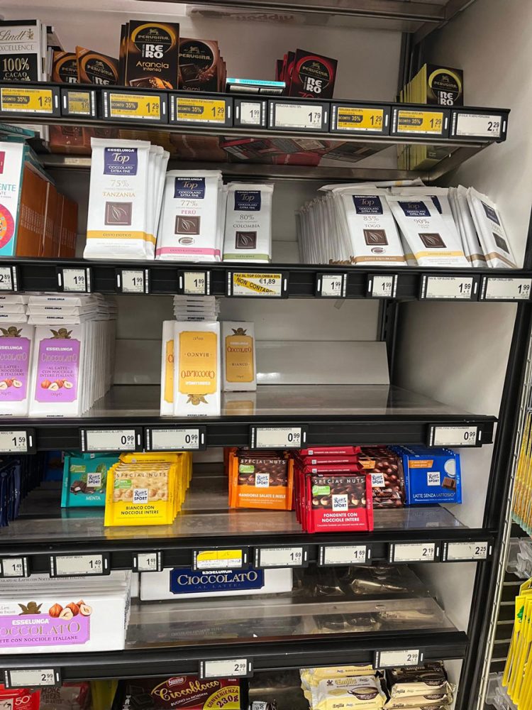 scaffali vuoti cioccolato crisi cacao