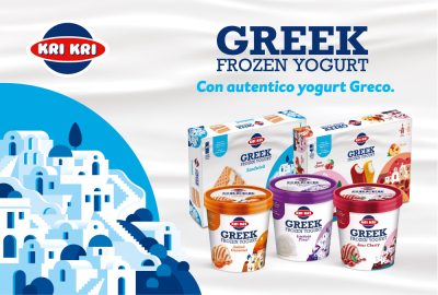 Confezioni di gelato di yogurt greco di Kri Kri in diversi gusti, con illustrazioni minimaliste ispirate ai paesaggi delle isole greche e il claim “Con autentico yogurt greco”.